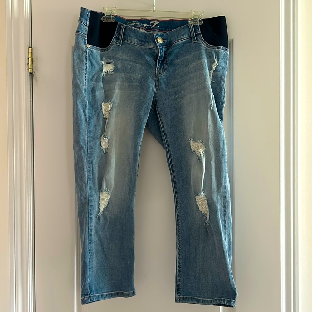 Seven cropped maternity jeans. Size 14, worn once.